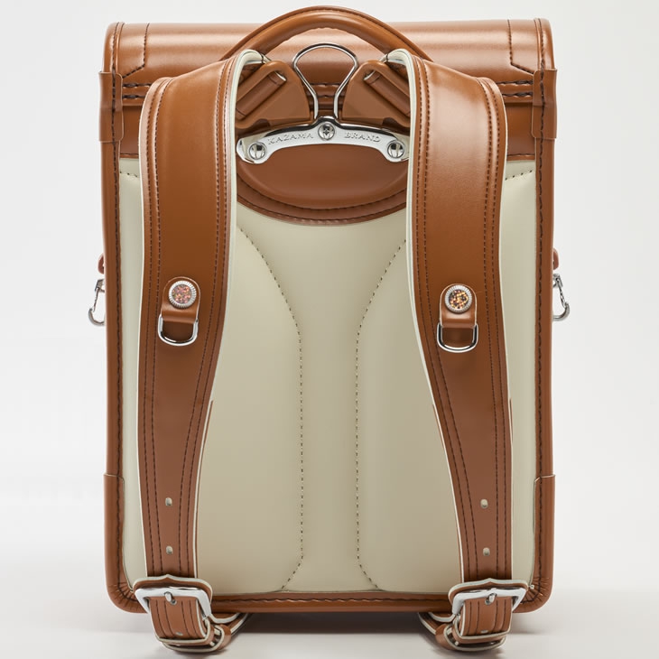 ベルト両方に金具が付きます