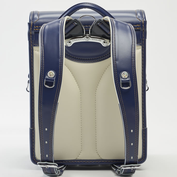 ベルト両方に金具が付きます