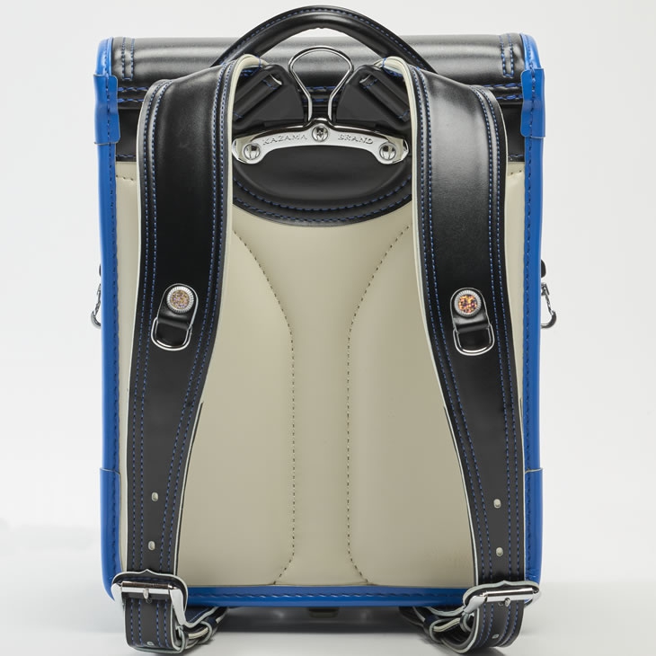 ベルト両方に金具が付きます